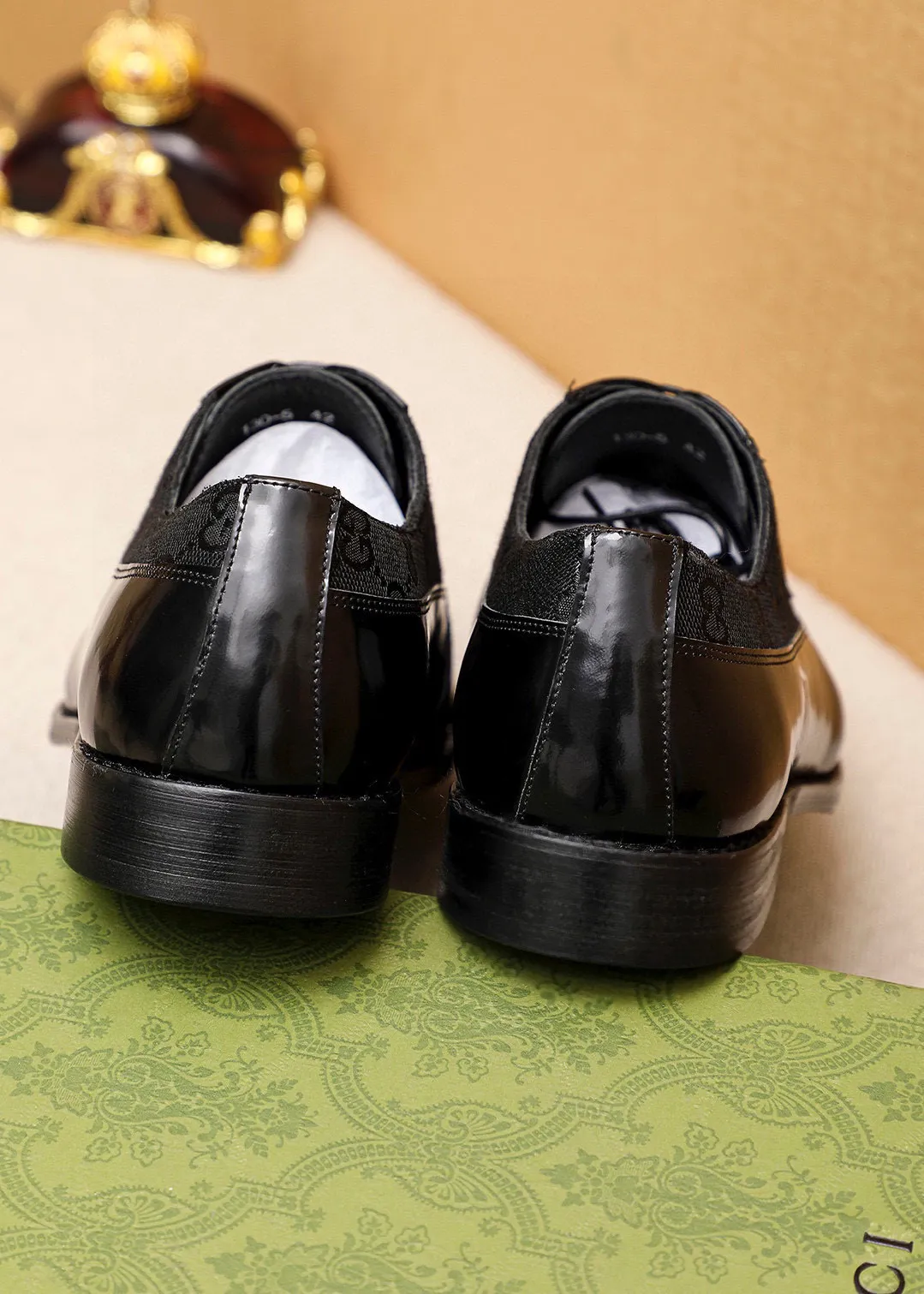 Men's shoes 💰460 💐 Product trademark: GUCCI "Gucci" business leather shoes Regular size: 38-44 (45🉑️customized) Product materials: Selected imported first-layer open-edge beaded cowhide leather upper, imported water-dyed cowhide leather lining. Strong three-dimensional visual effect, combined outsole Color: 2⃣️colors available